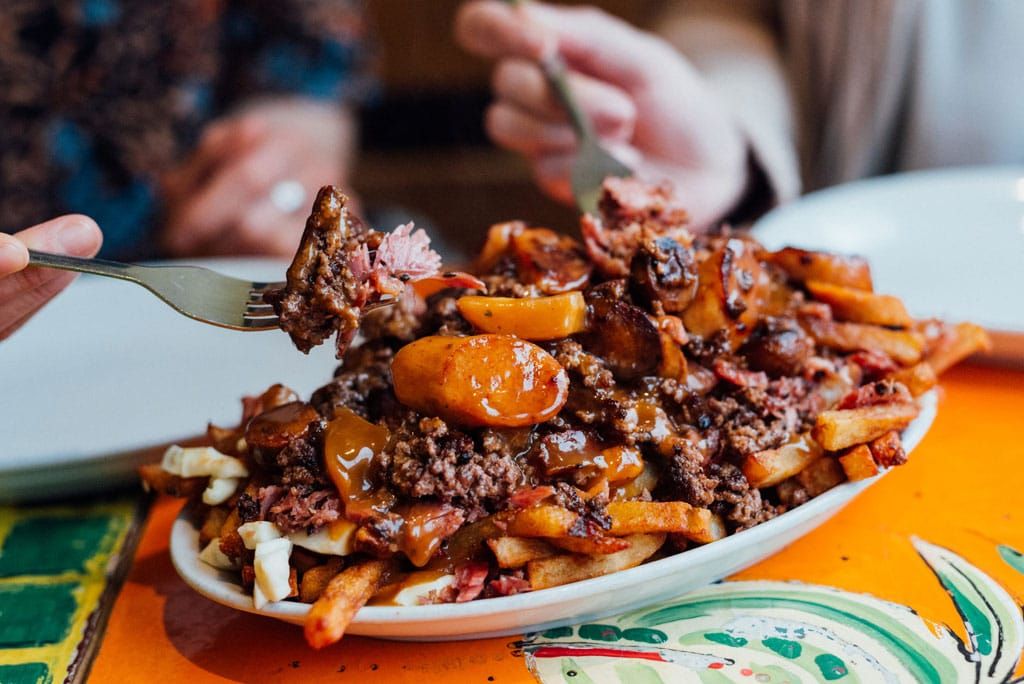 La Banquise Restaurant Casse-croûte Meilleure Poutine Montréal 24h