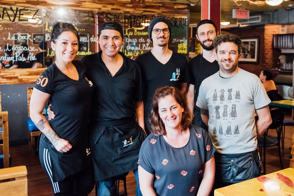 La Banquise Restaurant Casse-croûte Meilleure Poutine Montréal 24h