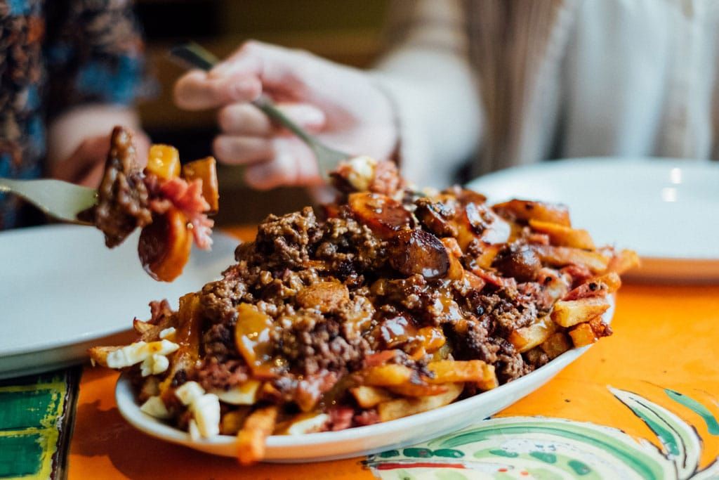 La Banquise Restaurant Casse-croûte Meilleure Poutine Montréal 24h