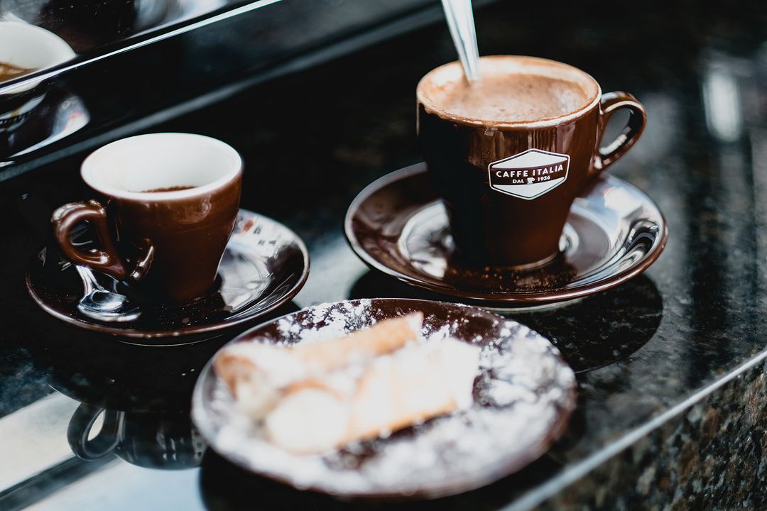 cafés cannoli