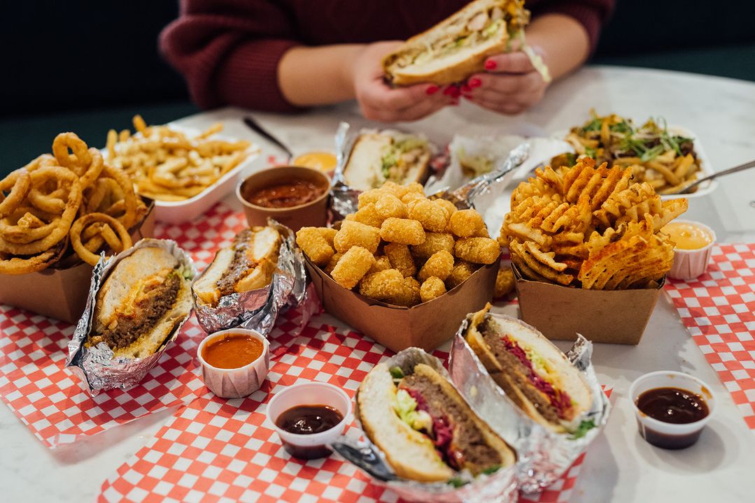 sandwich burger frites rondelles d'oignon