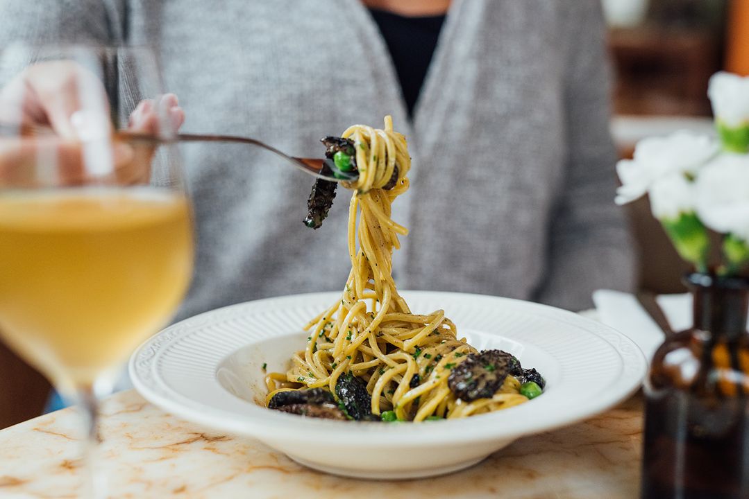 Nolan - Spaghetti aux morilles et pois sucrés