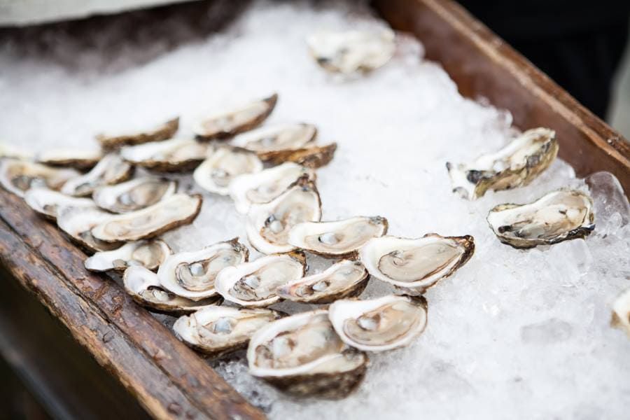 Whalesbone oyster house restaurant ottawa bank street