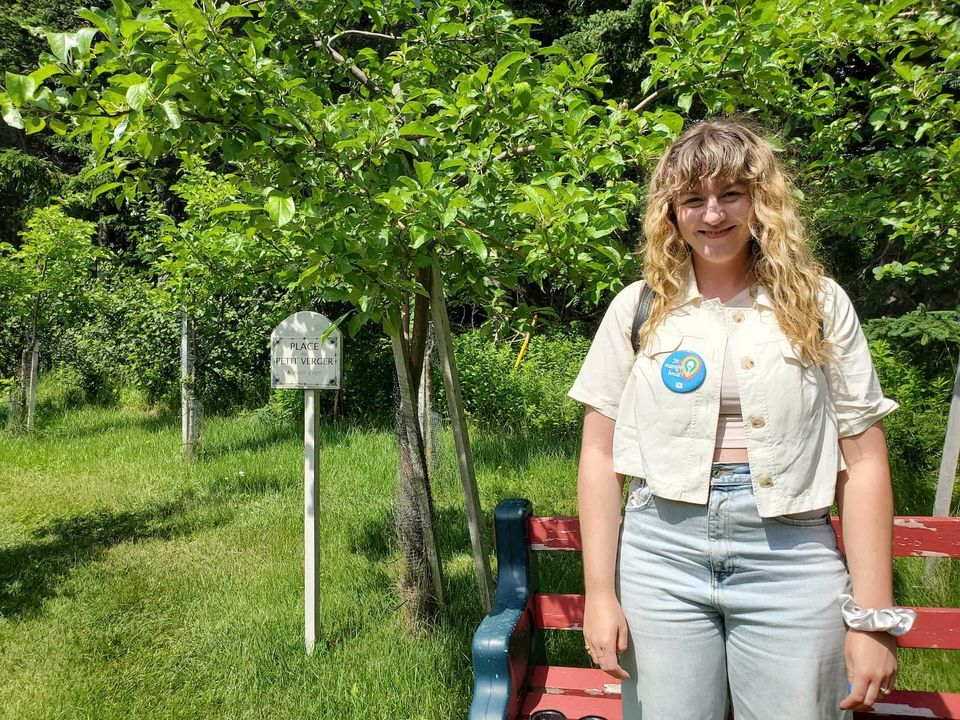 Stéphanie Boulay visite le Verger Poméloi aux Îles-de-la-Madeleine