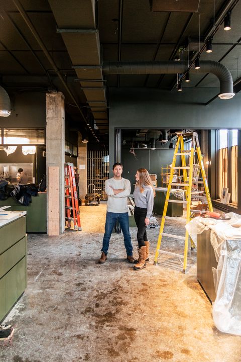 Marc-André Jetté et Mila Mila Rishkova dans le chantier d'Annette bar à vin