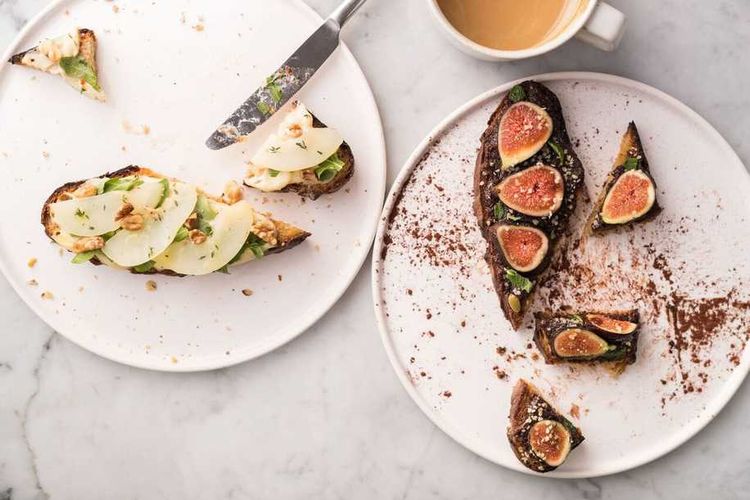 Where to go for a quick lunch in downtown Montreal